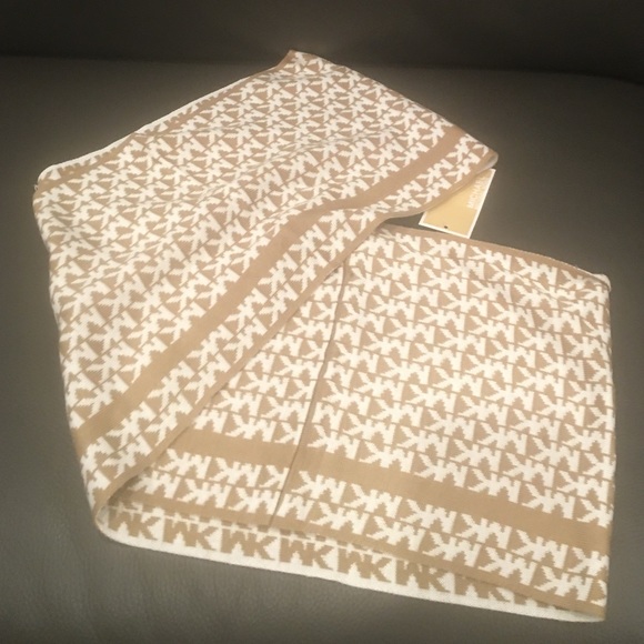 COPY - MICHAEL KORS INFINITY SCARF - Picture 5 of 7